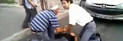  NEDAS D�D: Dette bildet er fra YouTube-videoen som gikk verden over og som viser Nedas Agha Soltans d�d etter at hun ble skutt under demonstrasjonen i Teheran 20. juni. Foto: AFP/HO/YouTube/SCANPIX
