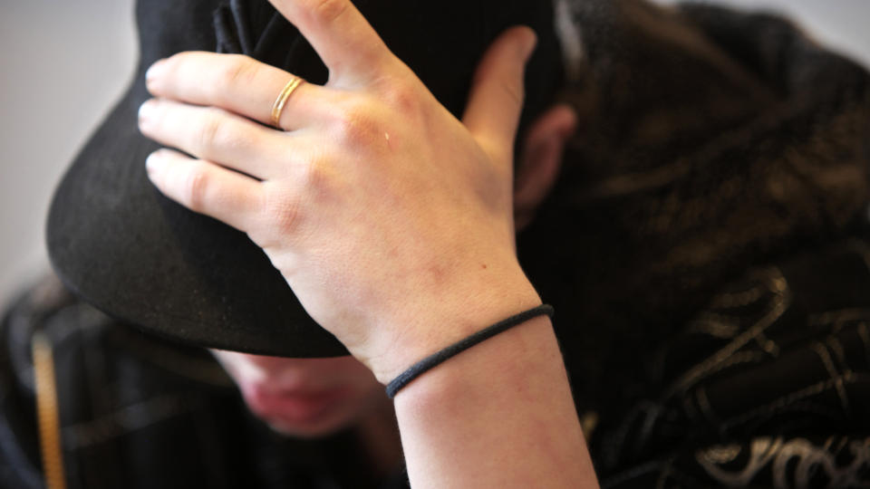 FORTSATT PREGET: I tida etter de redselsfulle d�gnene sov G�ggi med balltre og nijasverd i senga. Han sliter fortsatt med ettervirkningene, men ser lysere op� fremtida.