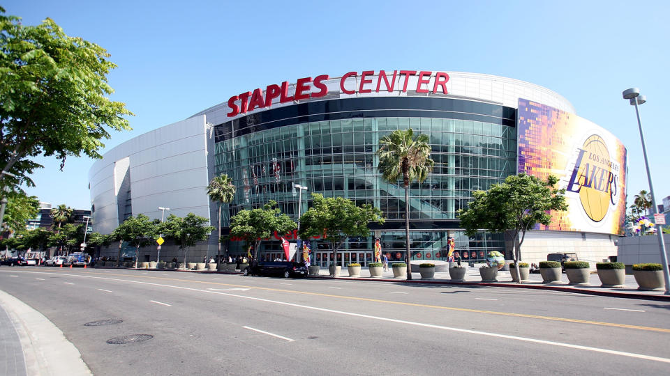 VIRKET SLAPP: Michael Jackson �vde i g�r ved Staple Centre i Los Angeles. FOTO: SCANPIX/REUTERS