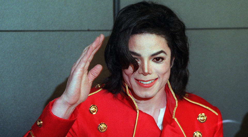Skriver musikkhistorie etter sin d�d: Michael Jackson d�de 25. juni. Foto: AFP PHOTO / VINCENT AMALVY