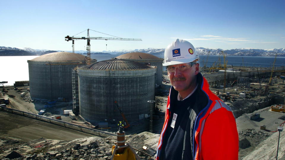 FIKK NEI FOR ANDRE GANG: StatoilHydros oljeprosjekt p� Morvinfeltet. Her informasjonsansvarlig i selskapet, Sverre Kojedal, ved StatoilHydros LNG-anlegg p� Melk�ya. Foto: SCANPIX.