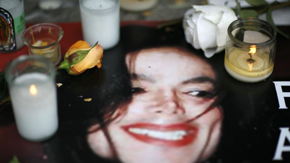 MINNES SIN HELT: Fansen kan n� f� ny informasjon om Jackson-d�dsfallet om f� dager. Foto: REUTERS/Mario Anzuoni/Scanpix