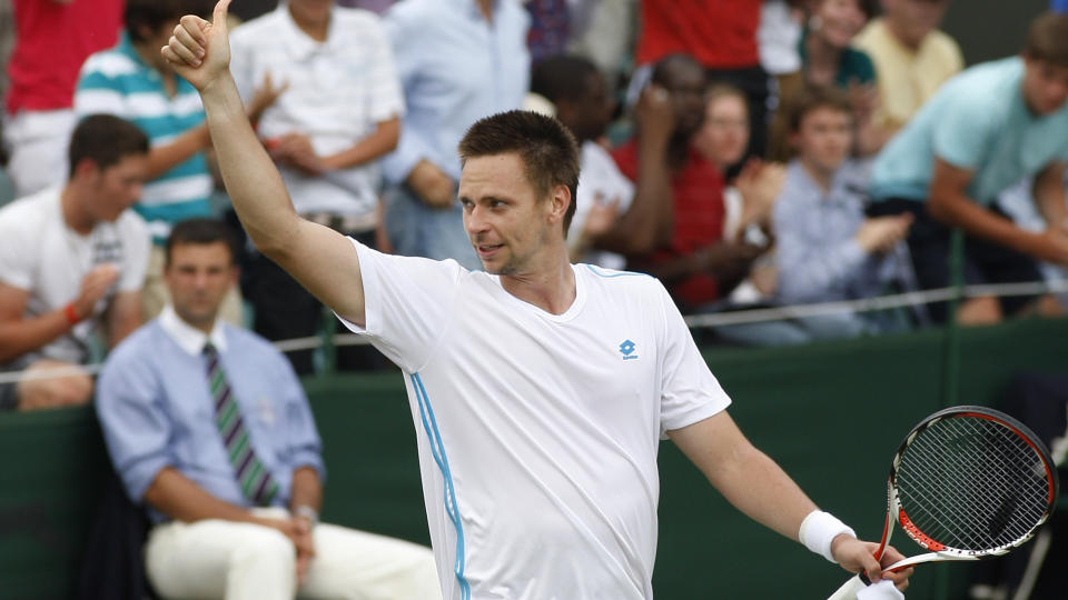SLET: Men vant. Robin S�derling vant alle tre settene mot Nicolas Almagro, tross magetr�bbel. Foto: Sang Tan / AP.