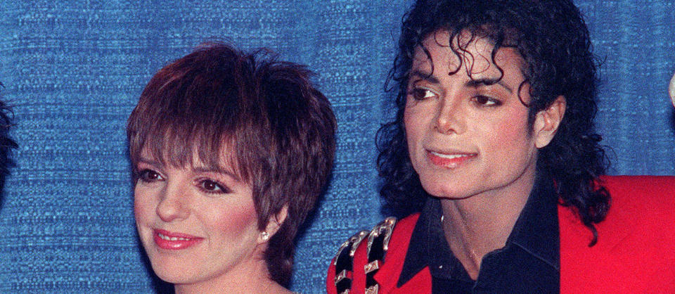 VENNER: Liza Minelli og Michael Jackson hadde et godt vennskap. N� tror Minelli at obduksjonsrapporten vil sjokkere. Foto: AFP