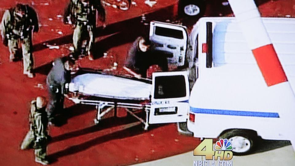 VAR MED I AMBULANSEN: Michael Jacksons private lege var med i ambulansen i minuttene f�r Jackson ble erkl�rt d�d. Foto: REUTERS/KNBC4/Handout
