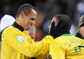 TOPPSCORER: Luis Fabiano jakter toppscorertittelen i Confederations cup. Spissen deler tronen med Fernando Torres og David Villa. Foto: Antonio Scorza / AP.