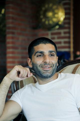 VIL STUDERE: Bhatti ler n�r Dagbladet sp�r hva han levd av de siste 15 �rene. N� vurderer han � sette seg p� skolebenken til h�sten for � f� seg en utdannelse. Foto: Jacques Hvistendahl