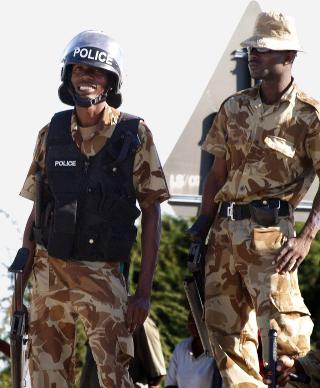 BEV�PNET: Politiet fatter interesse for muligens det f�rste norske kameraet de har sett i sine liv. Foto: Torgeir P. Krokfjord/DAGBLADET