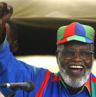 STORT TRANSPORTBEHOV: Ekspresident Sam Nujoma f�r nytt, offentlig finansiert jetfly. Foto: AP Photo/Themba Hadebe/Scanpix