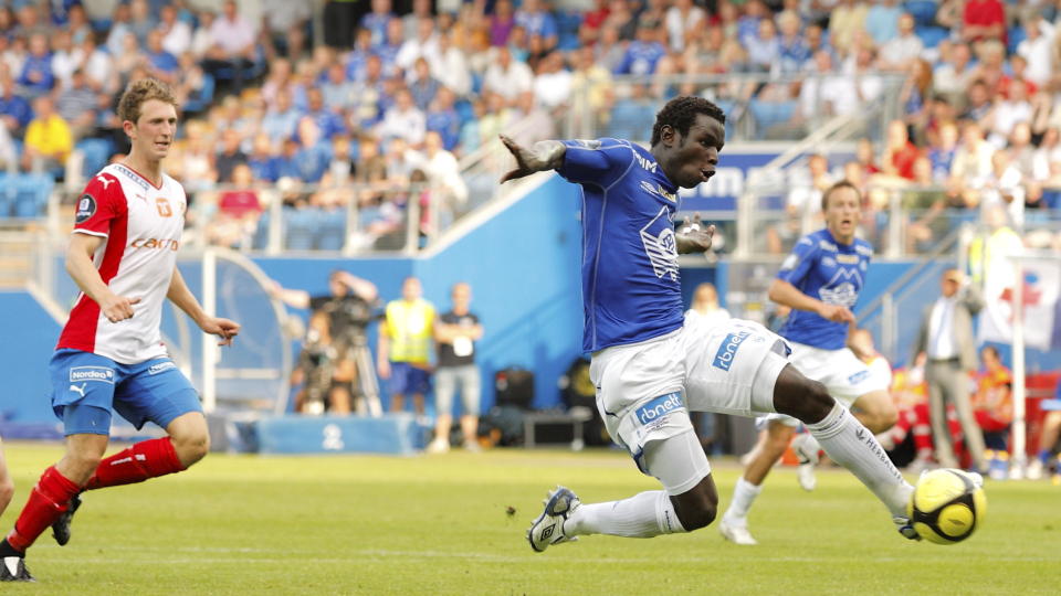 STJERNESKUDD: Moldes Mame Biram Diouf er klar for nye eventyr i Manchester United - om et halvt �rs tid. Men allerede neste uke f�r han smake p� United-livet. Molde p� sin side har flyttet blikket mot lillebror Mame Mbar, som kan bli den neste senegalesiske juvelen.
Foto: Svein Ove Ekornesv�g / SCANPIX  .