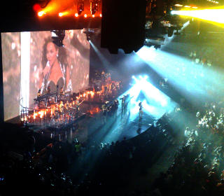 KRUTT: Beyonce med sitt jenteband ga alt etter oppvarming av Michael Jackson