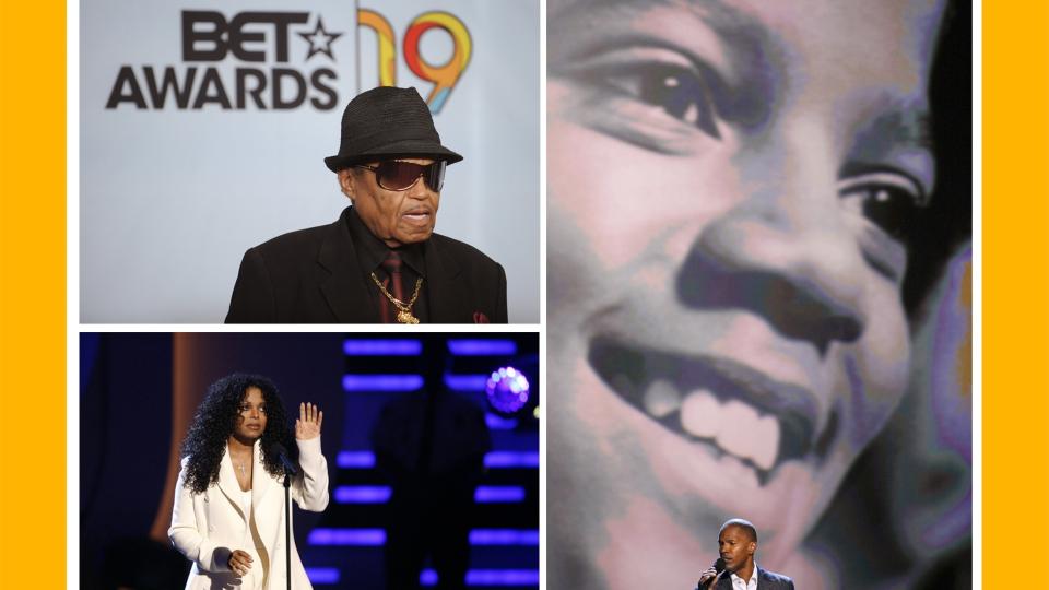 MICHAEL JACKSON BLE HYLLET: P� bildet Joe Jackson (�verst t.v), Janet Jackson og kveldens vert Jamie Foxx. BET Awards brukte mye av kvelden p� � hylle Michael Jackson. Dette var ogs� Janet Jacksons f�rste offentlige opptreden etter brorens d�d.
REUTERS NEWS PICTURES.
