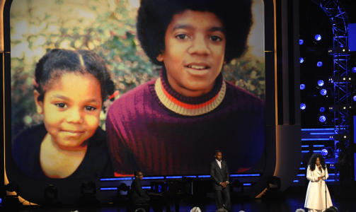 HYLLET SIN BROR Janet Jackson var med p� BET Awards hyllest av Michael Jackson, og gjorde sin f�rste offentlige opptreden etter sin brors d�d.  REUTERS/Mario Anzuoni