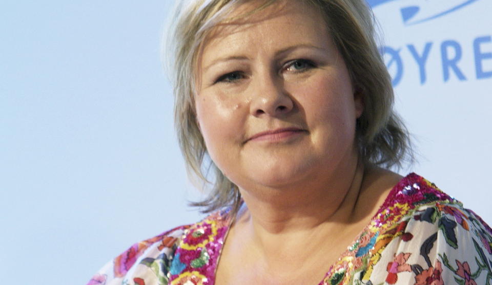 GAVMILDE VELGERE: H�yreleder Erna Solberg kan glede seg over � ha de mest gavmilde velgerne. Samlet har H�yre totalt 15 millioner kroner til � drive valgkamp, fem millioner mindre enn Ap. Foto: Morten Holm / SCANPIX .