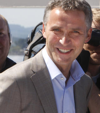 VENN MED LO: Statsminister Jens Stoltenberg og Arbeiderpartiet har 20 millioner kroner � drive valgkamp for. Det er fagbevegelsen som dominerer som sponsor i det partiet. Foto: Scanpix