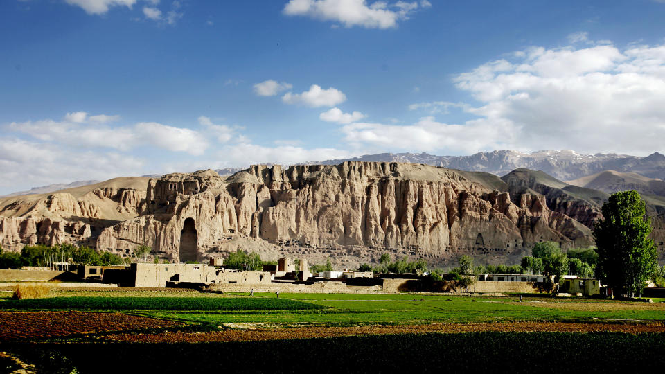Hotellutsikt: B�de Silk Road Hotel og Roof of Bamiyan Hotel har spektakul�re utsyn over dalen. Dyre er de heller ikke. N� er rette tida for � dra til Afghanistans vakre og trygge oase. Foto: Jacques Hvistendahl