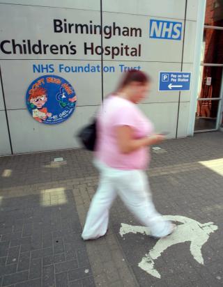9-�RING D�DE: Her p� Birmingham Children's Hospital i Birmingham i England. Foto: EPA