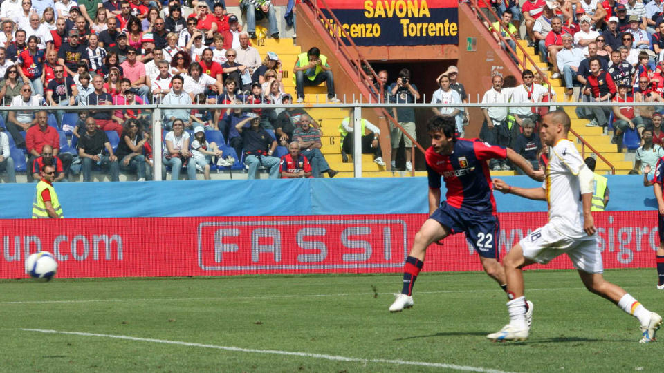 INTER-KLAR: Diego Milito har p�st inn m�l for Genoa i Serie A, som her mot Lecce. N� er han klar for Jos� Mourinhos Inter.Foto: SCANPIX/AP/Italo Banchero