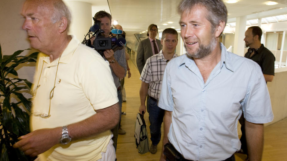 SISTE RUNDE:  Leder Morten �ye i LO Stat (til venstre) og leder Arne Johannesen i Politiets Fellesforbund p� vei inn til samtale med Fornyings- og administrasjonsdepartementet for � forhandle videre om arbeidstiden til politiet. Foto: Gorm Kallestad / SCANPIX