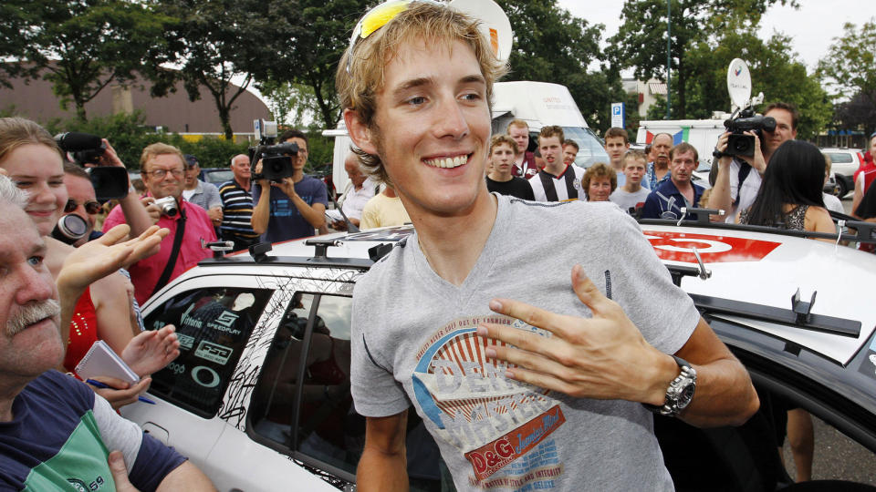 POPUL�R: Andy Schleck er kjent for � v�re en blid og im�tekommende rytter i sykkelsirkuset, et rykte han blant annet opprettholdt da han fl�rtet med Giro-missene p� seierspallen i 2007. N� er det imidlertid p� tide � t�rke av seg guttetaktene, og vise seg som en mann � regne med i Tour de France. Foto: SCANPIX/AFP/ ANP/ RUUD VERHALLE