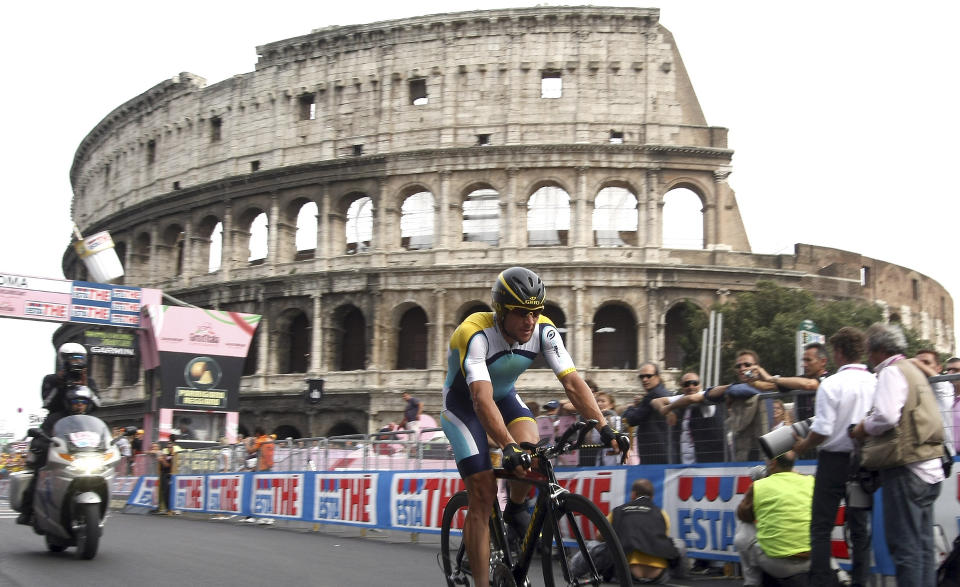IKKE F�RSTEVALGET: Lance Armstrong m� finne seg i � ikke v�re den rytteren Astana satser p� i Tour de France. Foto: AP