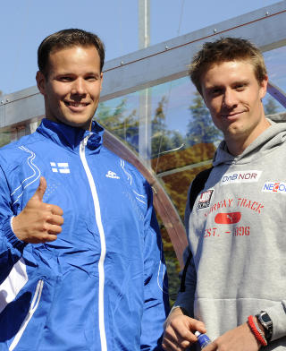 BERGEN 20090621: Finlands Tero Pitk�m�ki (t.v.) og Andreas Thorkildsen er godt forn�yde med at begges landslag er kvalifisert for Superligaen. Friidretts-EM for lag 1. divisjon i Bergen s�ndag.
Foto: Marit Hommedal / SCANPIX .