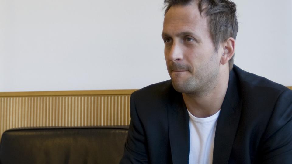 OPPSAGT OG ARRESTERT: Anders Myrvold er fortsatt av den oppfatning at han ikke har gjort noe galt, men overnattet i fengsel etter avh�r som varte til midnatt i g�r kveld.
Foto: Bj�rn Sigurds�n / SCANPIX