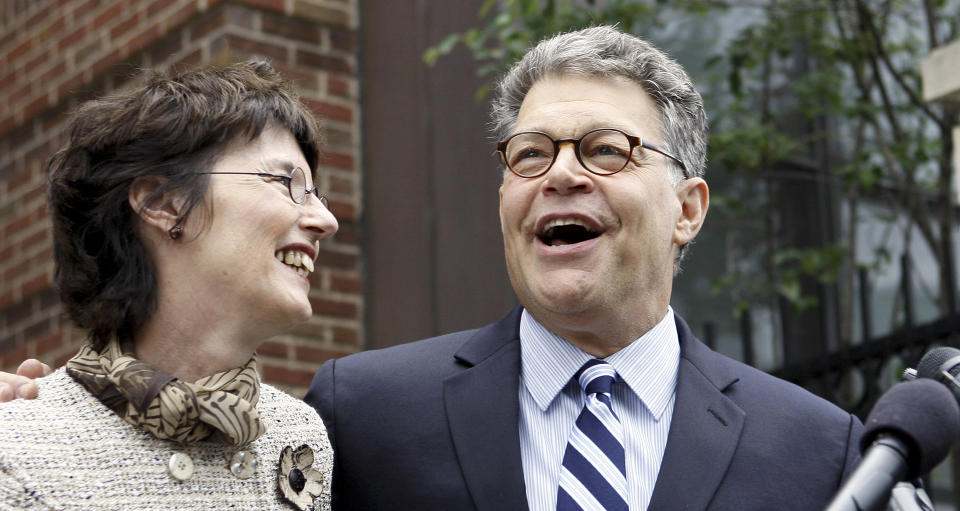 FLERTALLS-SENATOR:  Minnesota-senator Al Franken med hans kone Franni. Kona pakket koffertene for en uke siden, og var klar for � flytte til Washingto (Foto: Eric Miller/Sacnpix/Reuters)