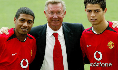 13. AUGUST 2003: Alex Ferguson viser fram sine nye kj�p, brasilianske Kleberson og portugiseren Cristiano Ronaldo. Kleberson ble ingen suksess og flyttet videre til Besiktas. Ronaldo ble verdens beste og solgt til Real. Foto: Paul Sanders, Reuters/Scanpix