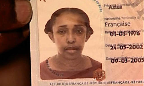 FLYSTYRT:Dette er moren til den 14 �r gamle jenta som overlevde flyulykken. Aboudou Aziza mistet livet i ulykken. FOTO: Reuters.