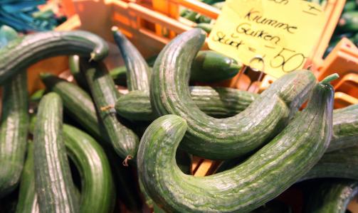 BILLIG ALTERNATIV?: Frukt og gr�nt med rar fasong kan v�re et billig alternativ til perfekte produkter. Foto: SCANPIX