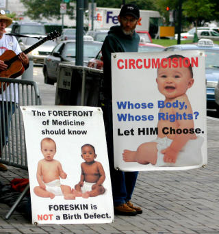 MOT OMSKJ�RING: Denne protesten foregikk i Washington i 2005 i forbindelse med en konferanse for barneleger. Foto: WIKIMEDIA COMMONS