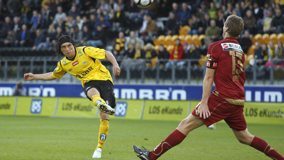 P� TRIBUNEN: Christian Bola�os fikk ikke spille mot Lillestr�m i kveld. Her fra m�tet mot Kanarifuglene tidligere i �r. Foto: Tor Erik Schr�der / SCANPIX