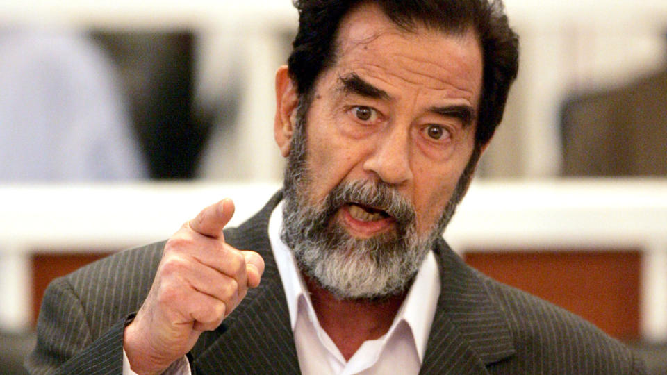 FRYKTET IRAN: Iraks tidligere leder Saddam Hussein s� nabolandet som en st�rre trussel enn USA, og nektet derfor FNs v�peninspekt�rer � komme inn i landet og avsl�re at han ikke hadde masse�deleggelsesv�pen, if�lge FBI-dokumenter som ble offentliggjorte onsdag. Foto: AFP PHOTO/POOL/BOB STRONG