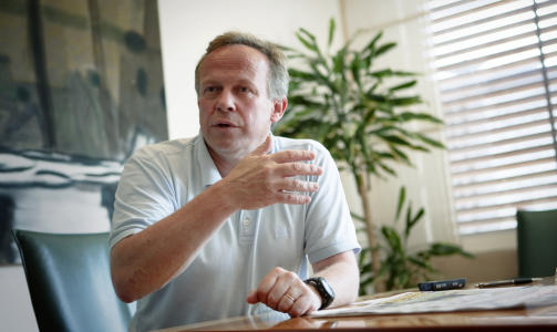 SKEPTISK: Mat- og landbruksminister Lars Peder Brekk (Sp) er skeptisk til kreftbehandling av dyr. Foto: Lars Lindquist