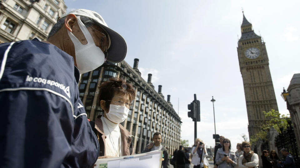 FRYKTER EKSPLOSIV SPREDNING: Myndighetene i Storbritannia antar at det kan bli meldt om 100 000 nye tilfeller av influensa H1N1 i august i �r. Foto: AP/SCANPIX