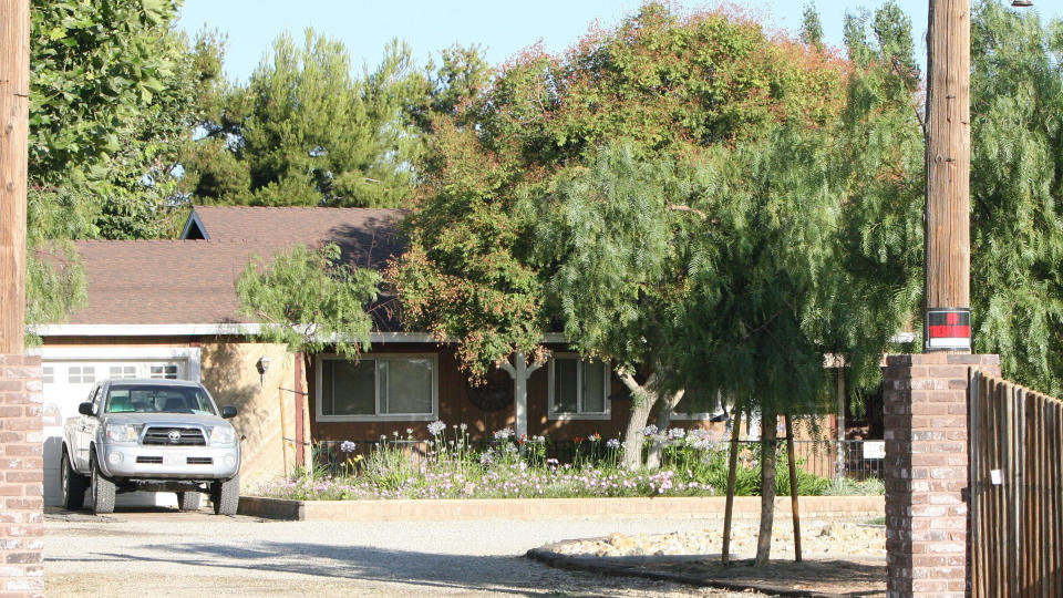 IKKE AKKURAT NEVERLAND: Debbie Rowe, mor til to av Michael Jacksons barn, bor beskjedent i Palmdale, California. N� skal hun vurdere � g� til kamp for � f� foreldreretten til barna etter Jacksons d�d. Barnas bestemor, Katherine Jackson, har midlertidig omsorgsrett or barna. Foto: Stella Pictures