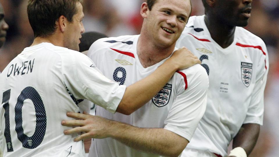 SAMMEN FOR KLUBBLAGET: Wayne Rooney kan f� sin tidligere spisskollega for England, Michael Owen, som United-kompis. Foto: REUTERS/Darren Staples
