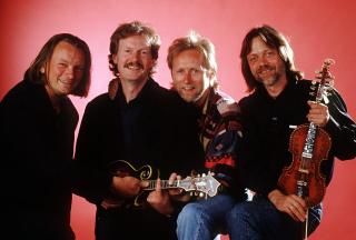 - GITARKAMERATENE:.  Jan Eggum, �ystein Sunde, Halvdan Sivertsen og Lillebj�rn Nilsen p� toppen av sin storhetstid i 1993. 
Foto: Jan Greve / SCANPIX