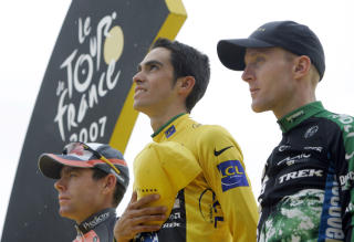 LOJAL: Leipheimer hjalp Alberto Contador til seier for Discovery for to �r siden. �ret etter ble de begge utestengt som del av Astana-laget. Foto: SCANPIX/AP/Christophe Ena