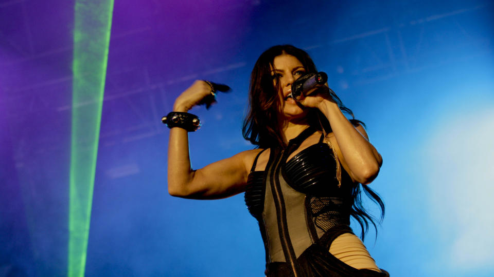 PARTYPRINSESSE: Fergie tok festen p� alvor og fikk Kristiansandpublikummet til danse seg inn i sommernatten. Foto: Tor Erik Schr�der / SCANPIX