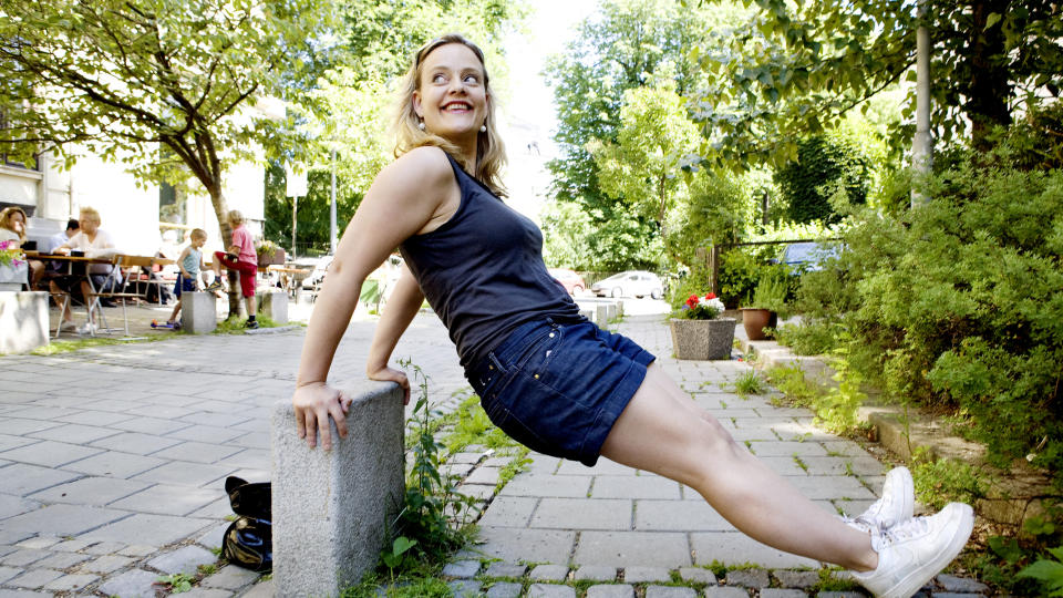 Overskudd: En improvisert trenings�kt. Vanligvis foretrekker Henriette Sats. &mdash; Jeg er ikke noe god p� � kr�lle meg sammen i yoga-stilling. Jeg har fors�kt det,
men er ikke noe god, sier hun. Som avslapping foretrekker hun heller � lese en god bok.