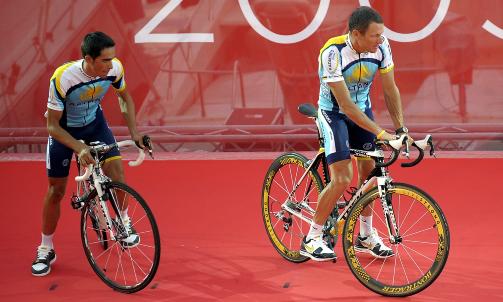 VIL KJEMPE FOR CONTADOR: Lance Armstrong sa tidligere denne uka at han ikke har noen problemer med � sykle for lagets beste. Foto: EPA