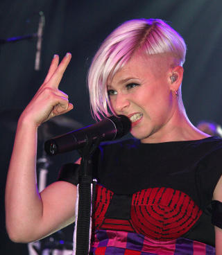GJESTEOPPTREDEN: Svenske Robyn tiltrakk seg en horde av publikummere fra hjemlandet sitt. Dette bilder er ikke fra g�rsdagens konsert. Foto: STELLA PICTURES