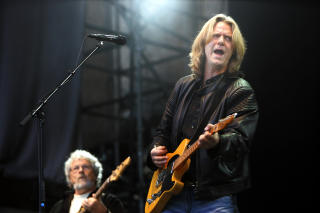 TILBAKE NESTE SOMMER: I 2010 regner Aslag Haugen med � st� p� scenen med Hellbillies igjen. Foto: Heiko Junge / SCANPIX .