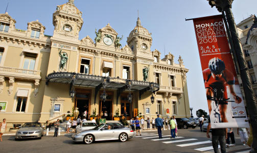 T�FF RULLETT: �rets f�rste Tour-etappe vil snitte hushj�rnet i gata mellom fasjonable Hotel de Paris og Casinoet i Monte Carlo. Foto: ARNT E. FOLVIK