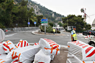 EKSOTISK OG T�FT: Thor Hushovd trekker ogs� fram strekningen ut fra sentrum av Monaco og forbi �Den eksotiske hagen� som en plassene dagens tempo vil bli avgjort. En krapp h�rn�lssving sender rytterne opp p� fjellet over Monaco. Foto: ARNT E. FOLVIK