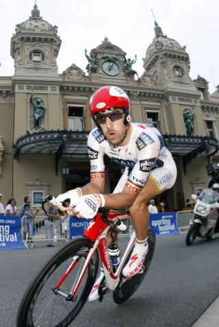 SUVEREN: Fabian Cancellara var storfavoritt foran Tour-�pningen i Monaco, og sveitseren innfridde til gagns.Foto: SCANPIX/REUTERS/Eric Gaillard