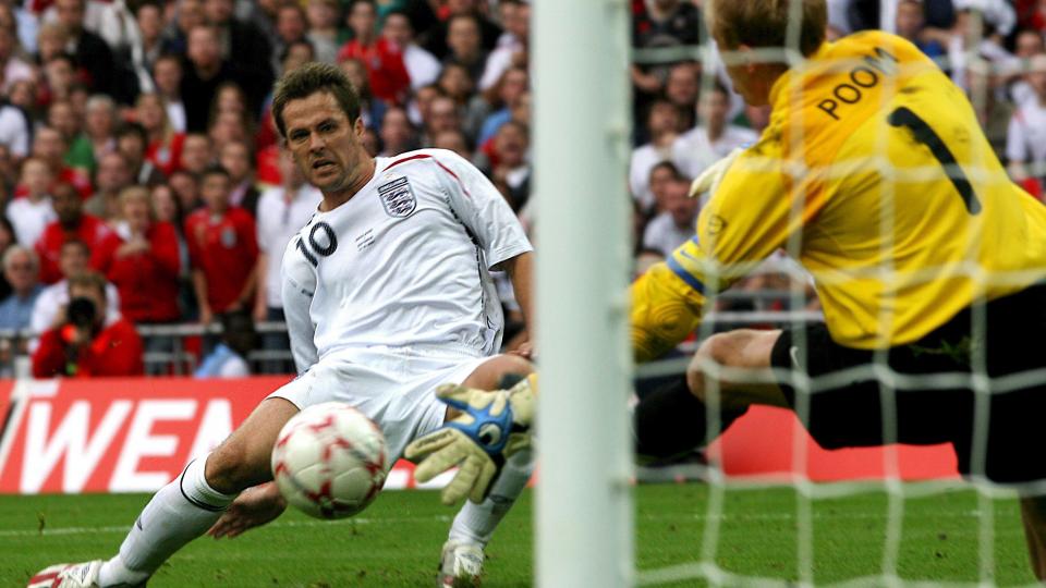 NYE ENGLAND-SJANSER: Michael Owen h�per overgangen til Manchester United vil gi ham flere sjanser p� landslaget. Foto: EPA