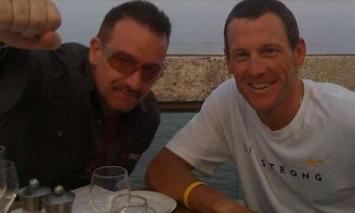 STJERNEMIDDAG: Lance Armstrong la ut dette bildet p� Twitter-profilen sin, fra lunsjen han hadde med Bono f�r Tour de France-start. Nesten 1,3 millioner f�lger oppdateringene til sykkelstjernen. Foto: PRIVAT